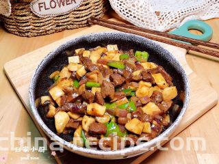 黑椒牛肉粒,外酥里嫩的黑椒牛肉粒就上桌了！