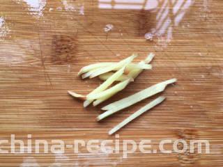 肉丝刀削面,切些姜丝