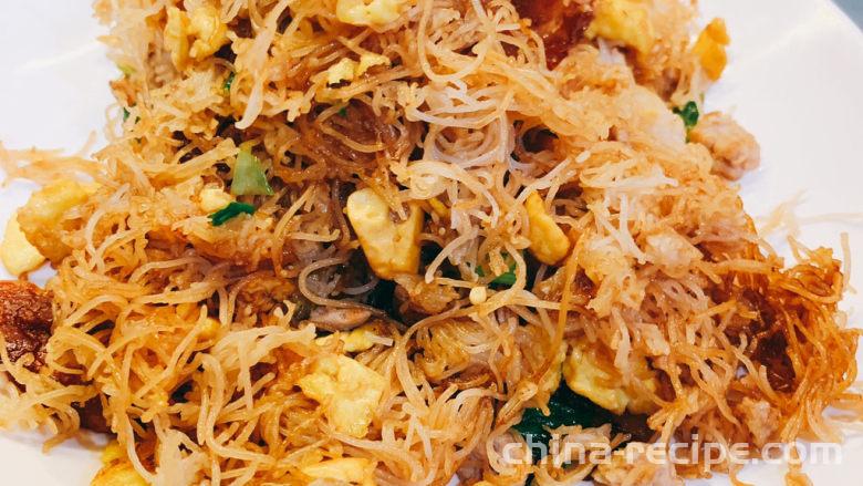 Stir fried Chaozhou Rice noodles with Egg and Sausage