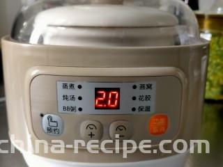 胡萝卜玉米排骨汤,盖上盖子，调节炖汤功能2小时