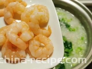 蔬菜虾仁粥,放入焯水后的虾仁