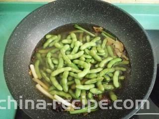 五香毛豆,加入洗干净的毛豆