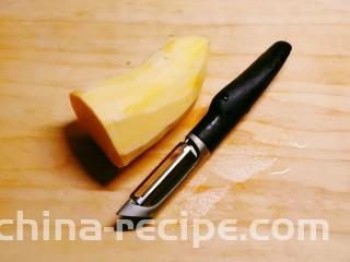 玉米渣粥,红薯去皮