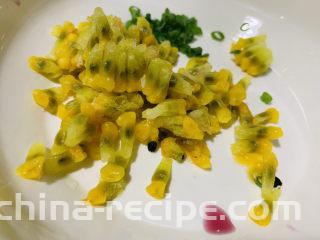 无骨鸡爪,挖出百香果