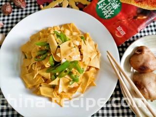 红烧豆皮,装盘上桌