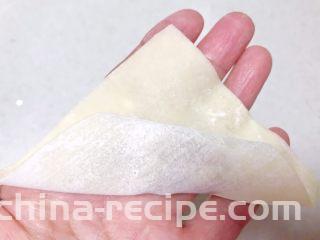 重庆红油抄手,从一边卷起来