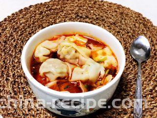 重庆红油抄手,香辣鲜美的重庆红油抄手可以吃了，馅料鲜美，汤汁香辣，超级开胃~