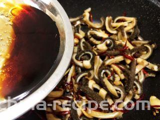 麻辣劲爆干煸牛肚,淋上料汁
料汁一淋上去麻辣味就会全部释放出来