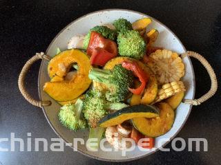 低脂时蔬烤鸡腿,抓匀腌制半个小时