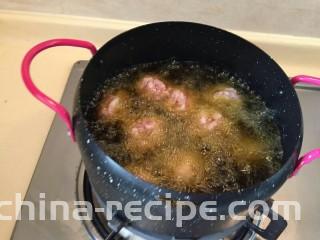 酸甜荔枝里脊肉,放入的里脊肉球