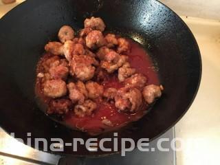 酸甜荔枝里脊肉,继续翻炒。翻炒。