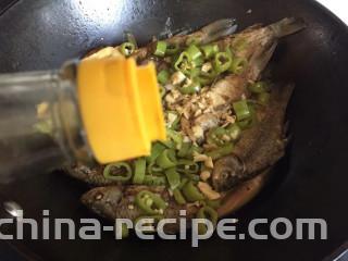 家常炖鲫鱼,最后来点点醋