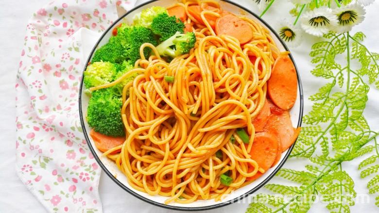 The recipe for tomato ham spaghetti
