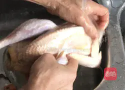 特色盐焗鸡的做法图解1