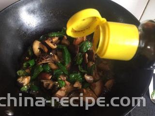 红烧香菇,加一点老抽调色