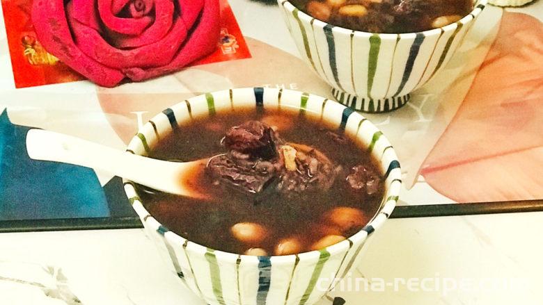 How to make red dates and black rice porridge