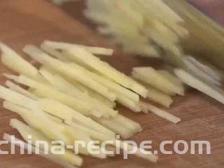 香菇滑鸡粥,姜切丝备用
