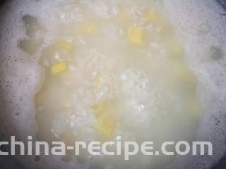 红薯南瓜粥,锅开以后。
