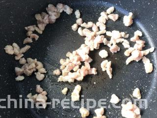 胡萝卜肉末粥,炒至变色。
