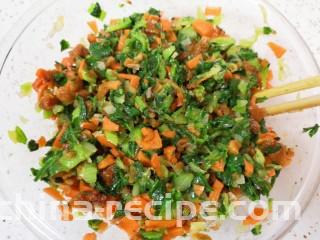 青菜油渣包,油渣青菜馅就做好啦，放在一边备用。