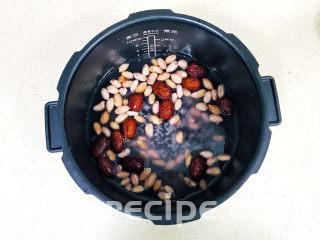 红枣黑米粥,水分不要太多，高压锅煮稀饭，水分不会蒸发太多