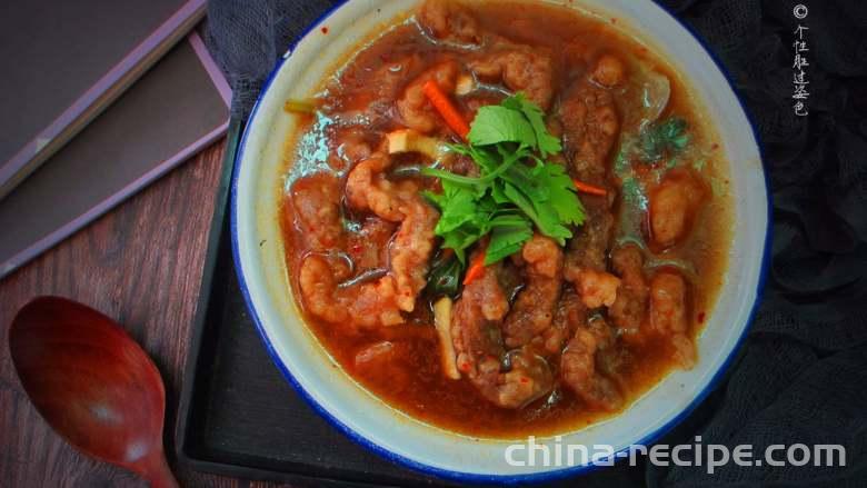 The recipe for sour and spicy crispy meat soup
