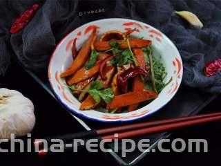 凉拌鸡蛋干（自制鸡蛋干）,剩余的蛋黄，可以拿来做蛋黄豆豆酥或者是蛋黄饼或蔓越莓奶酥，当零食，都超爱吃哦！
