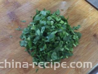 玉米虾仁蛋炒饭,小青菜切碎