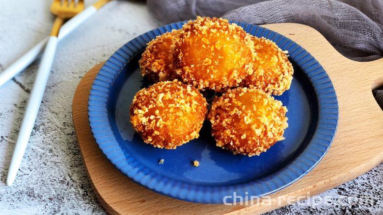 The method of making crispy hollow pumpkin balls
