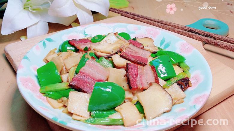 The method of stir frying preserved pork with shiitake mushrooms