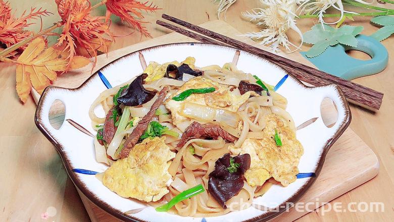 The method of stir frying rice flour with eggs