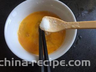 鸡蛋火腿炒饭,加少许盐