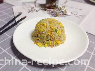 鸡蛋火腿炒饭,装盘
