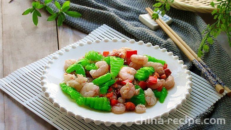 The method of stir frying shrimp with cashew nuts