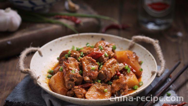 The method of stewing pork ribs with Sichuan fragrant potatoes