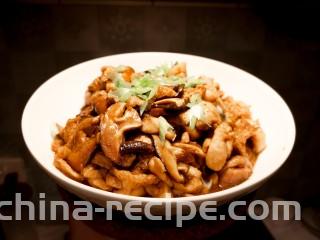 红烧鸡肉香菇,成品出锅。
