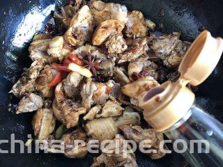 红烧啤酒鸡块,生抽半汤匙
