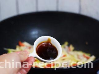 杏鲍菇小炒肉,加入蚝油
