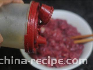 剁椒牛肉,再加入食用油，