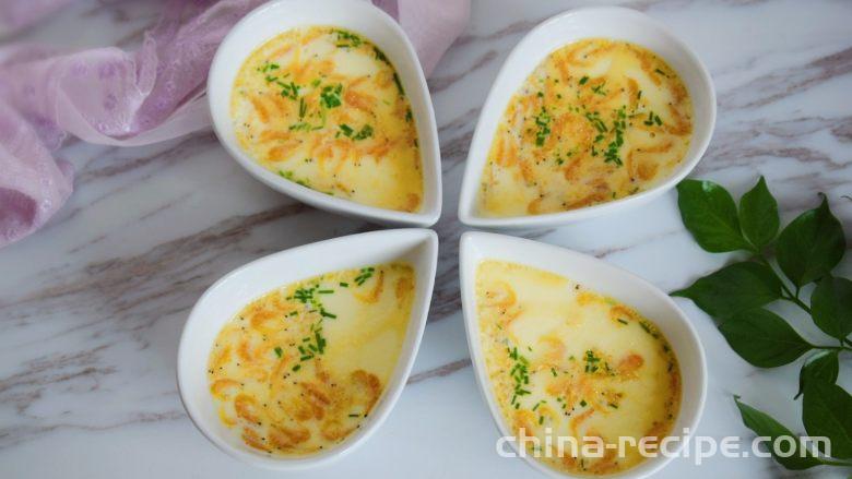 The method of making shrimp skin steamed egg custard