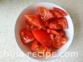西红柿青椒土豆片,西红柿切小块