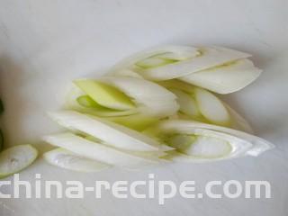 西红柿青椒土豆片,葱切片