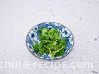 什锦酸辣汤,香菜切碎