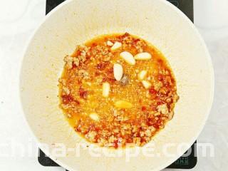 木耳炒豆腐,适量蒜瓣