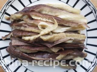 蒜香蒸茄子,蒸好后放置完全凉透，撕成条