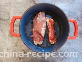 清汤牛肉面,洗干净后冷水放入锅中