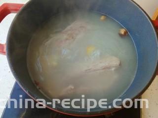 清汤牛肉面,再转小火慢煲2小时