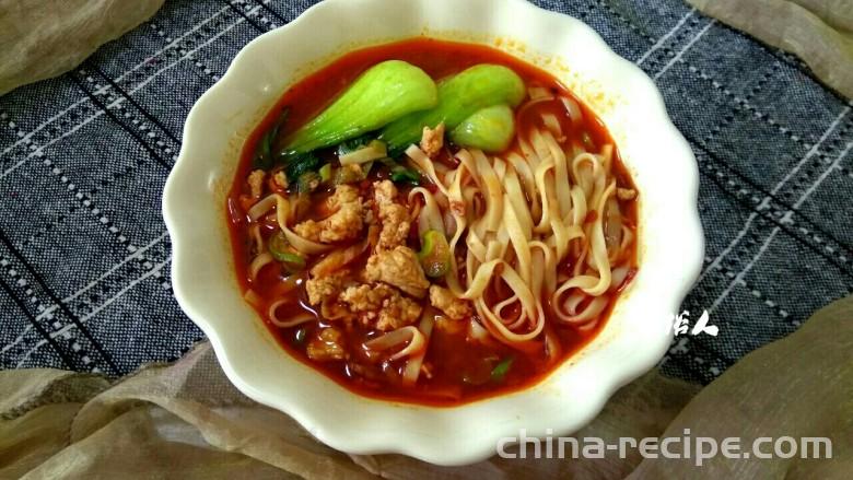 Method for making meat foam spicy noodles