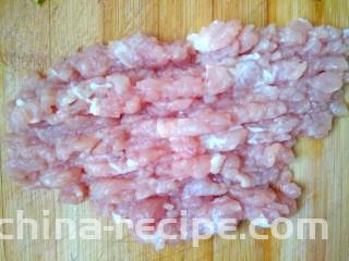 肉沫香辣面,猪肉剁成沫