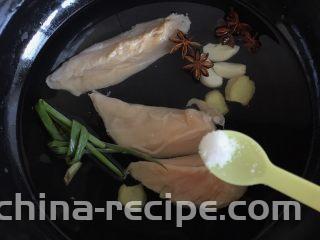 凉拌香辣鸡丝,加少许盐
